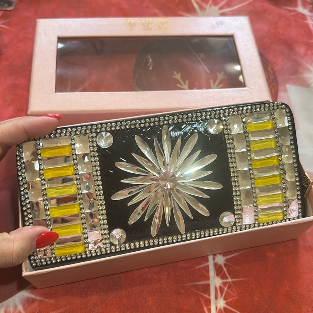 Clutch wallet
